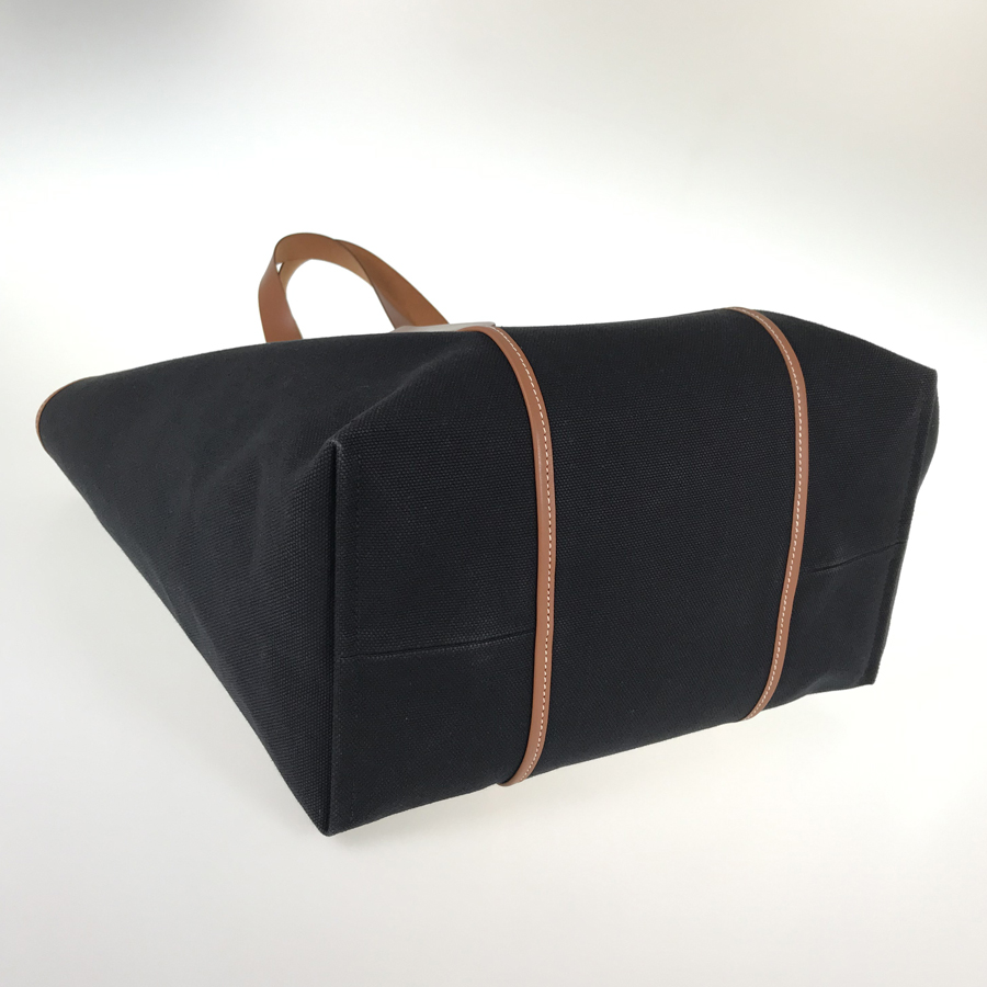 気品漂う機能美トート 「HERMES」 Etriviere Pocket 35 Etriviere Pocket 35 bag | Hermès Portugal
