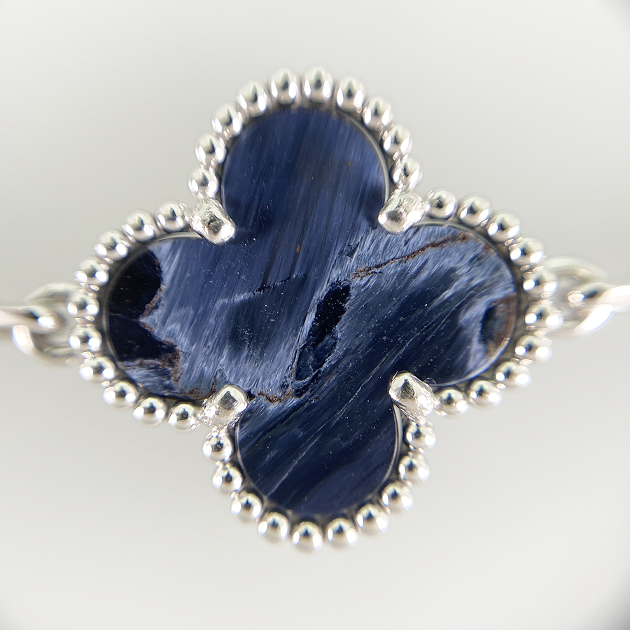 Van Cleef & Arpels Vintage Alhambra VCARP7S400 White gold