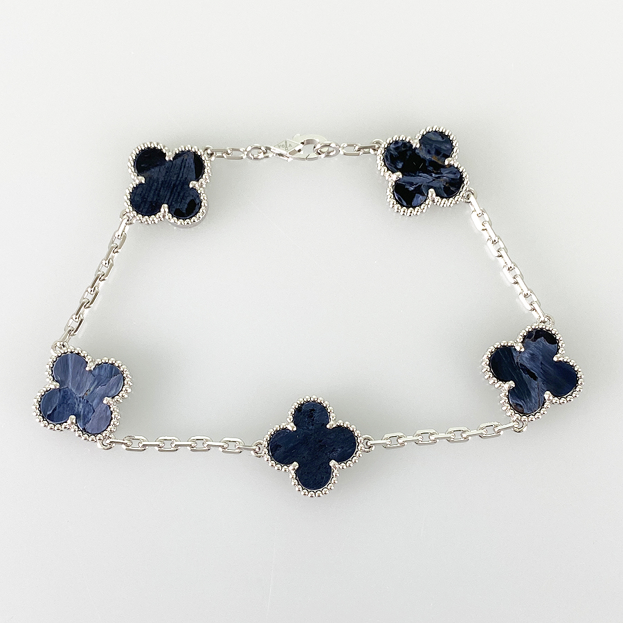 Van Cleef & Arpels Vintage Alhambra VCARP7S400 White gold