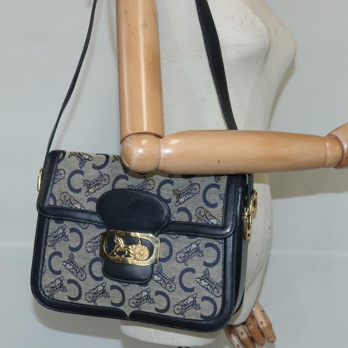 CELINE C Sulky Shoulder Bag Canvas Leather Navy Gold Auth CELINE C Sulky Shoulder Bag Canvas Leather Navy Gold Auth