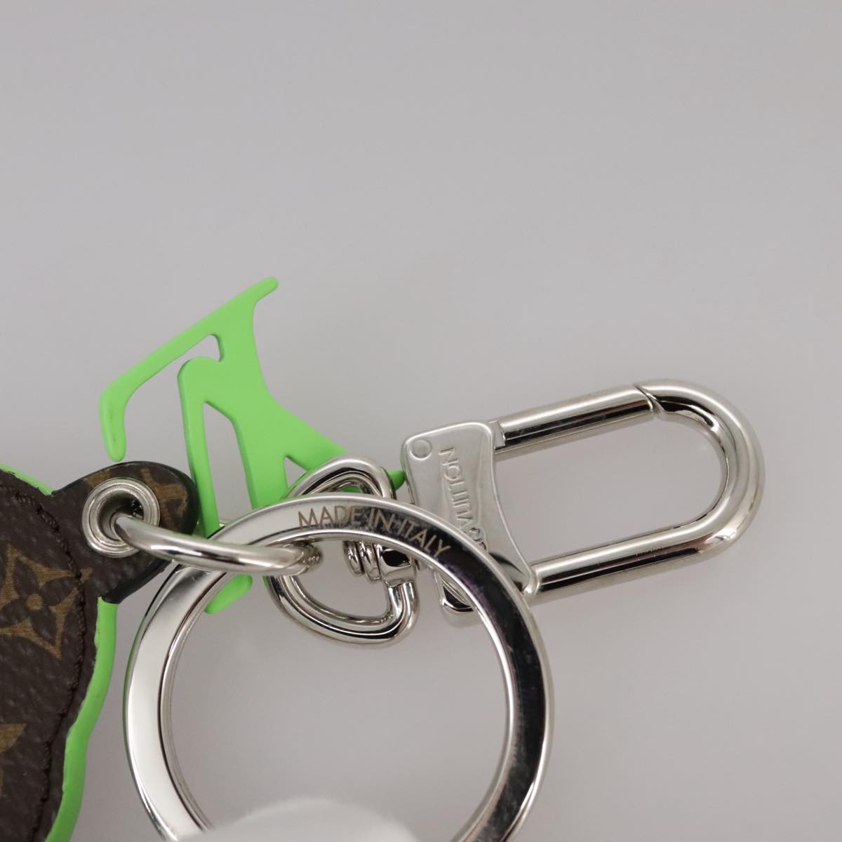LOUIS VUITTON ブルー キーホルダー LOUIS VUITTON Porte Cles LV Rabbit Key Ring Leather Blue