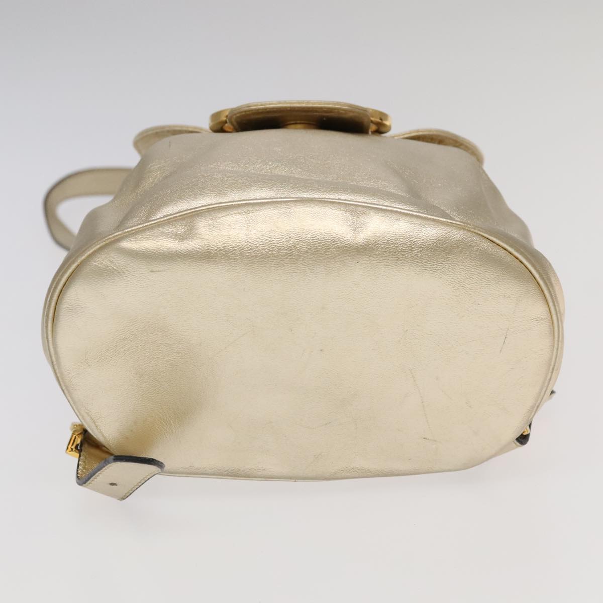 Salvatore Ferragamo Gancini Backpack Leather Gold Auth  display picture 1