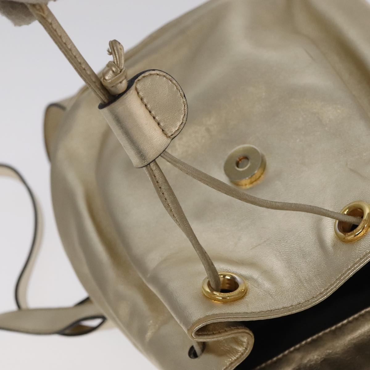 Salvatore Ferragamo Gancini Backpack Leather Gold Auth  display picture 3