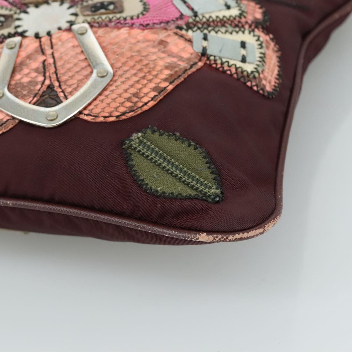 送料込/関税込■PRADA■刺繍入りキャンバスバケットバッグ 刺繍 PRADA(プラダ) バッグ・カバン(レディース) - 海外通販のBUYMA