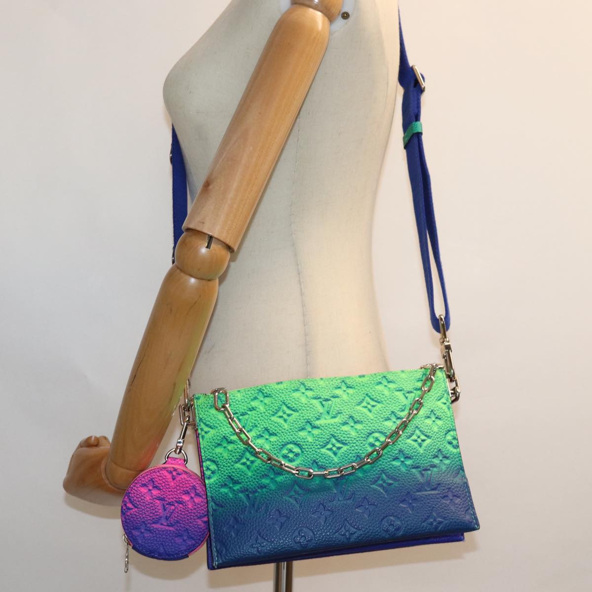 Louis Vuitton シュシュ 緑・青 Made in Italy 楽天市場】LOUIS VUITTON【ルイ ヴィトン】 M40360 トゥアレグ
