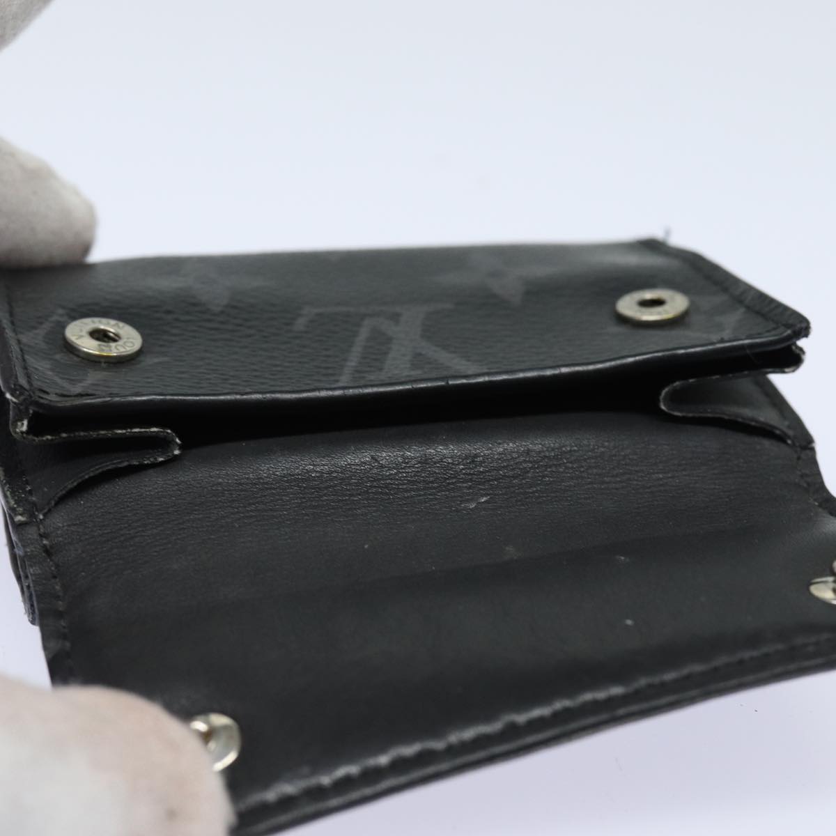 LOUIS VUITTON Monogram Eclipse Discovery Compact Wallet  display picture 1