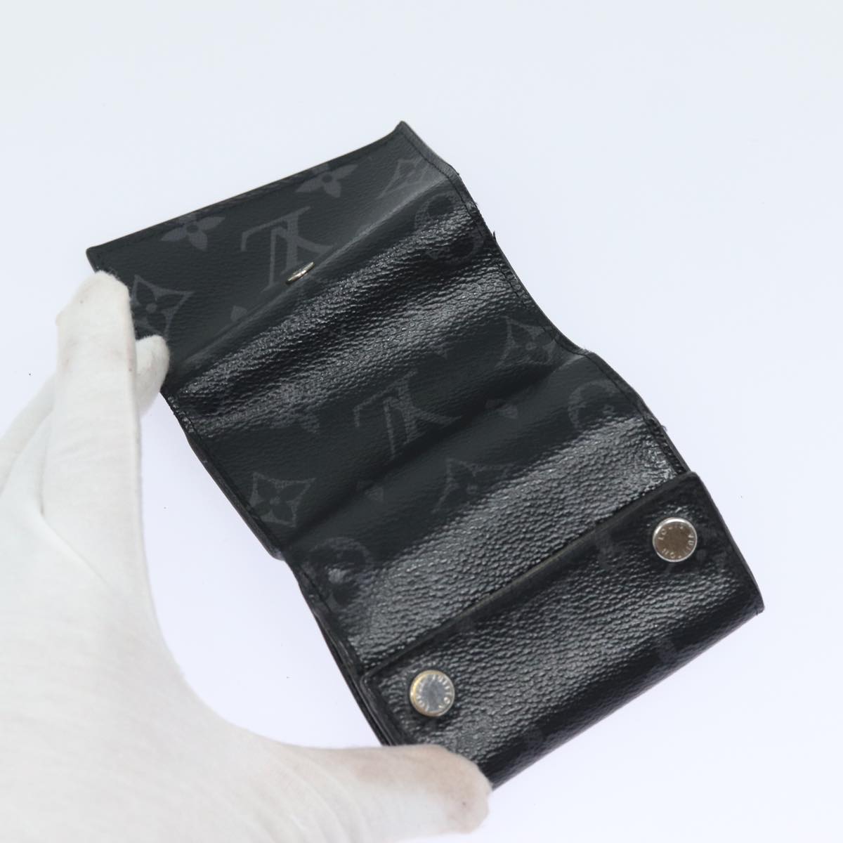LOUIS VUITTON Monogram Eclipse Discovery Compact Wallet  display picture 1
