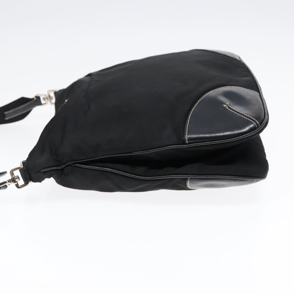 PRADAブラック-ボディバッグ-ストライプ PRADA ブラック ボディバッグ ストライプ - メルカリ