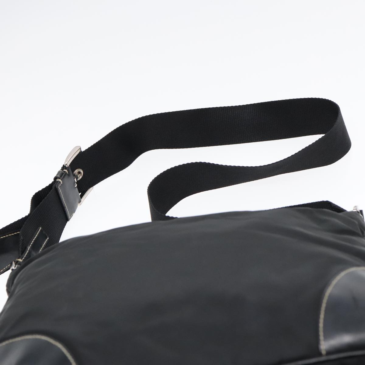 PRADAブラック-ボディバッグ-ストライプ PRADA ブラック ボディバッグ ストライプ - メルカリ