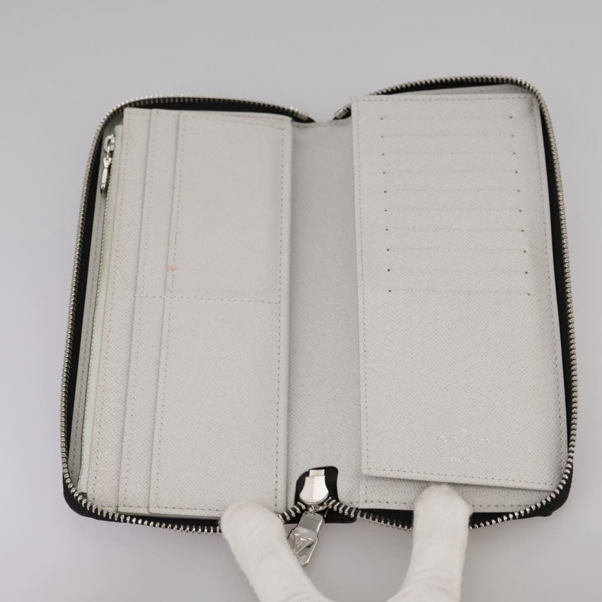 LOUIS VUITTON Taigalama Zippy Wallet Vertical Wallet White M30446