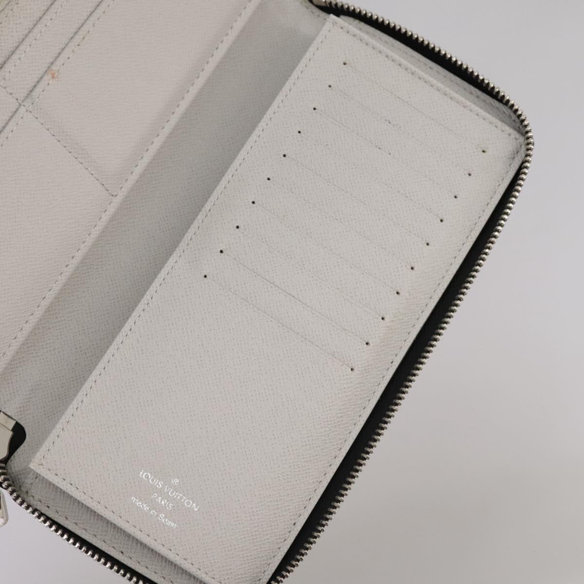 LOUIS VUITTON Taigalama Zippy Wallet Vertical Wallet White M30446