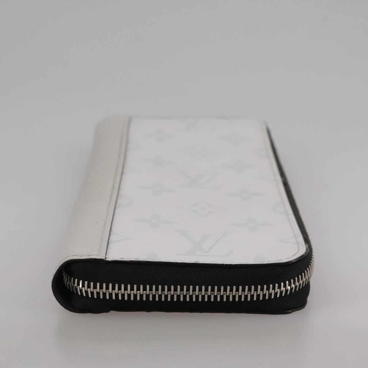 LOUIS VUITTON Taigalama Zippy Wallet Vertical Wallet White M30446