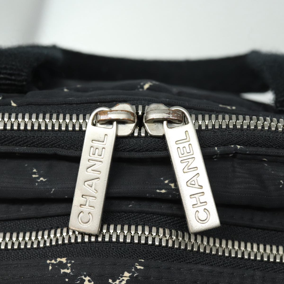 CHANEL本物ナイロンクロスバッグ Chanel Black Iridescent Quilted Leather Just Mademoiselle Large