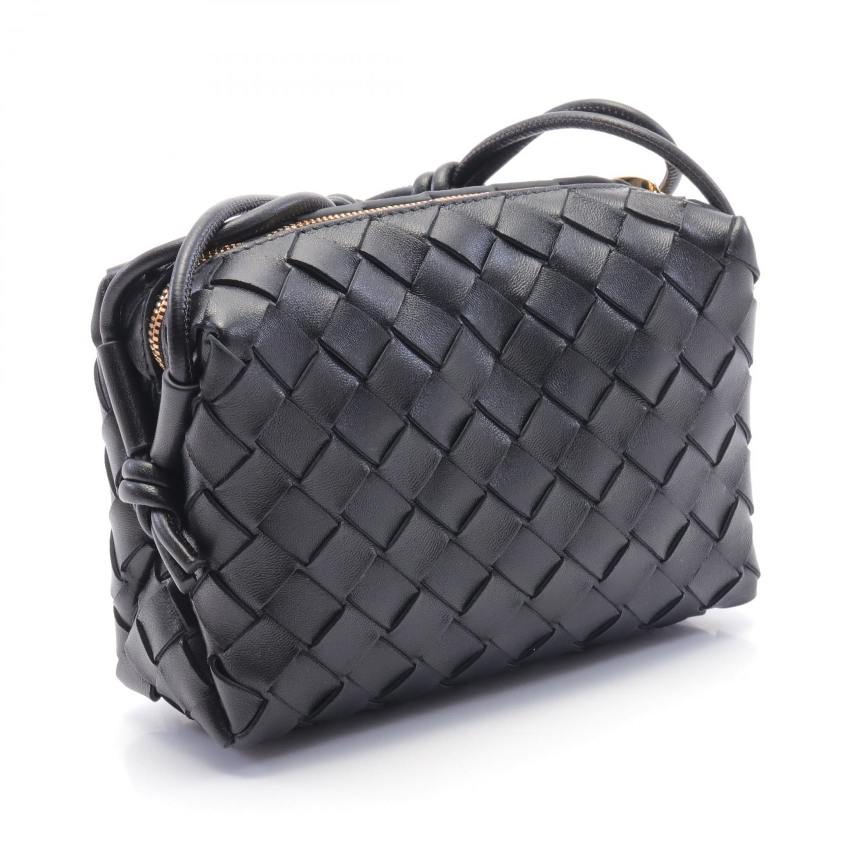 【BOTTEGA VENETA】 ショルダーバッグ Camera Bag 765911V2HL1 Bottega Veneta Black Camera Bag Intrecciato Mini bag