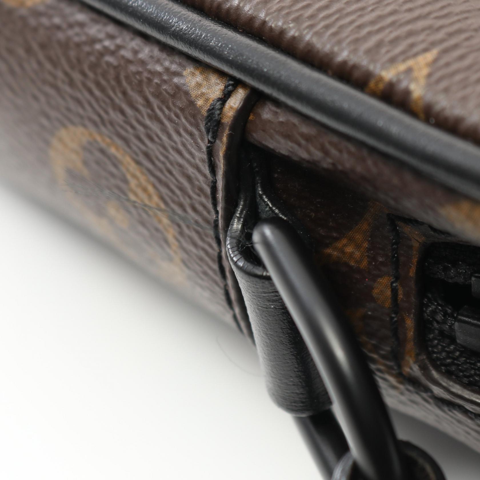 LOUIS VUITTONカバン LOUIS VUITTON Christopher Wearable Wallet Shoulder crossbody Bag