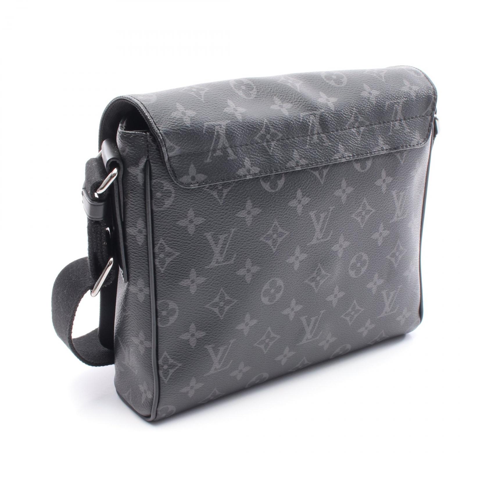 LOUIS VUITTON District PM NM crossbody Shoulder Bag M44000