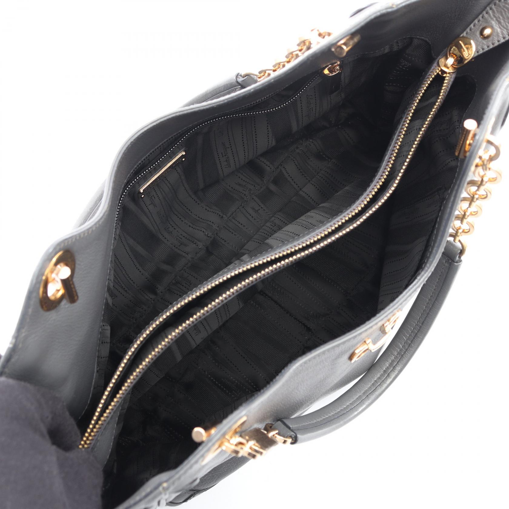 Salvatore Ferragamo Double Gancini chain Tote Bag 21 B974 leather
