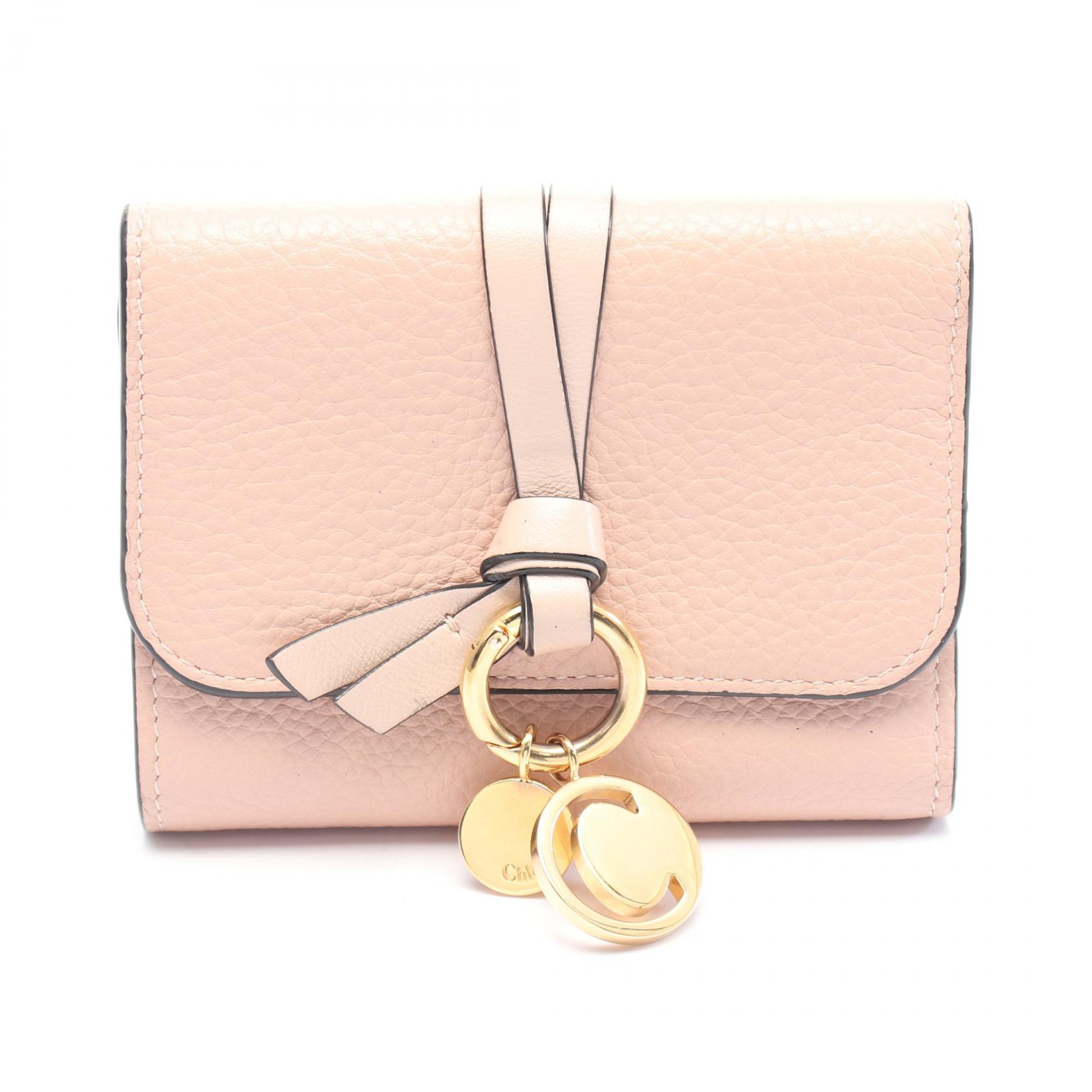 折りたたみ財布 Chloe [Chloe] FW24 Women's Alphabet Small Bicycle Wallet CHC Chloé Small Alphabet Tri Fold In Grained Leather in Cashmere
