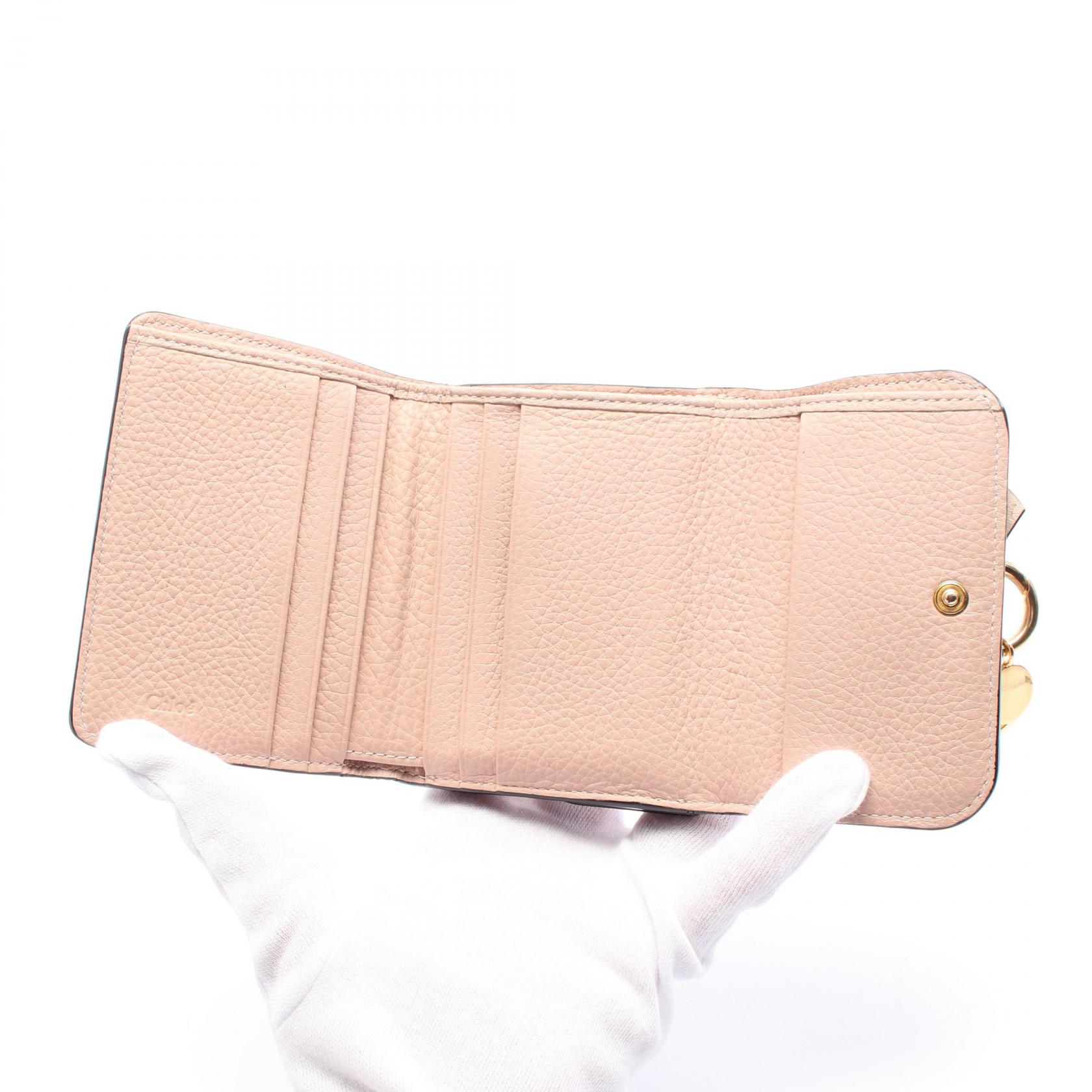 折りたたみ財布 Chloe [Chloe] FW24 Women's Alphabet Small Bicycle Wallet CHC Chloé Small Alphabet Tri Fold In Grained Leather in Lavender