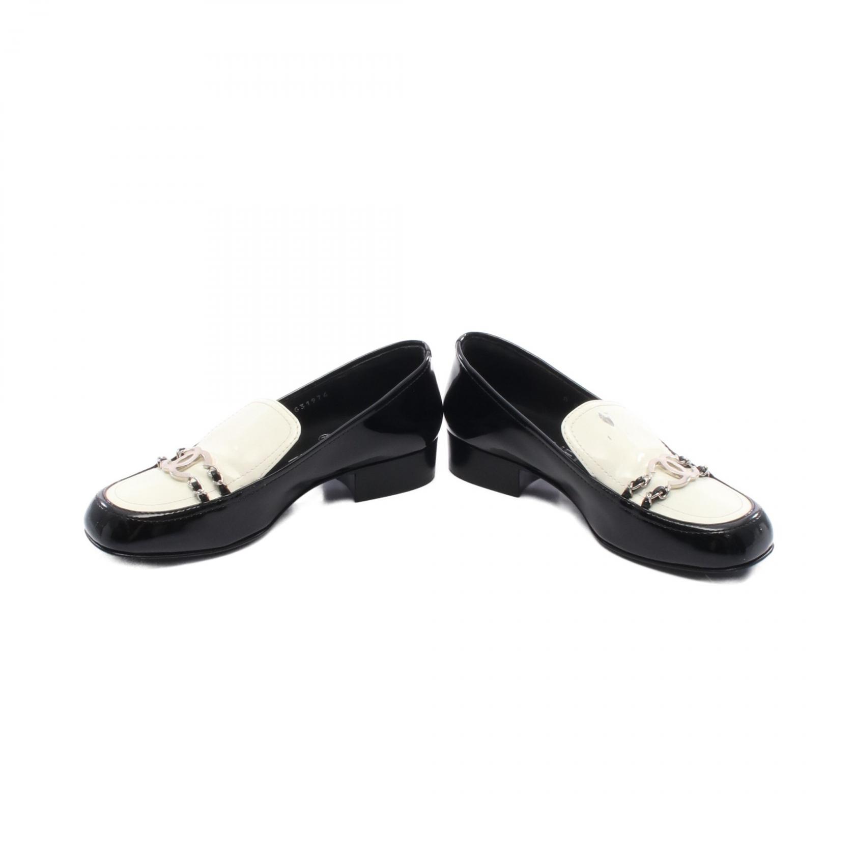 新品 シャネル Black White leather ローファー CHANEL LOAFERS CURRENT COLLECTION WHITE BLACK Leather ref
