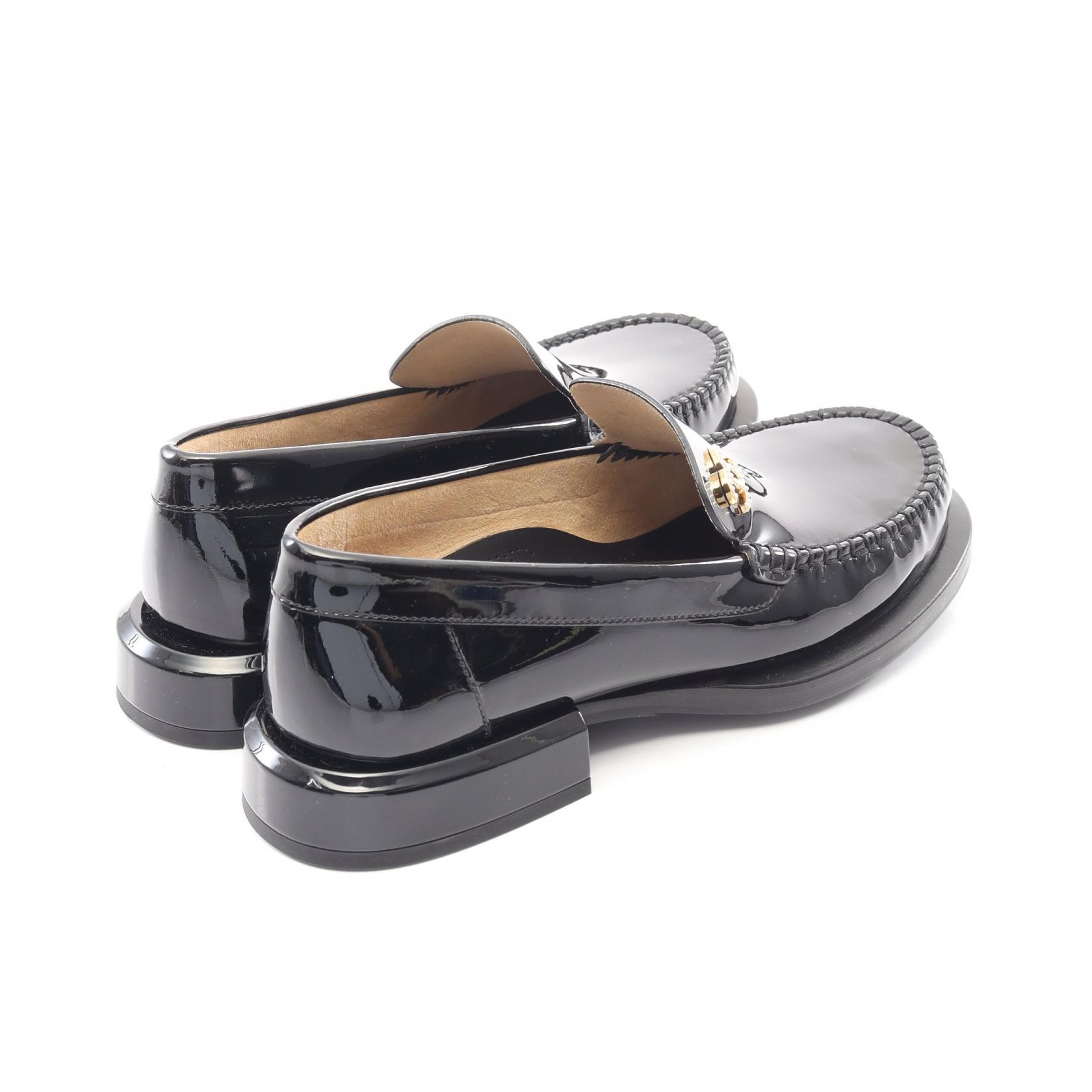 美品CHANELココマークローファー37ハーフ24相当　ブラック CHANEL COCO Mark Loafers Shoes Patent leather Black Used Women