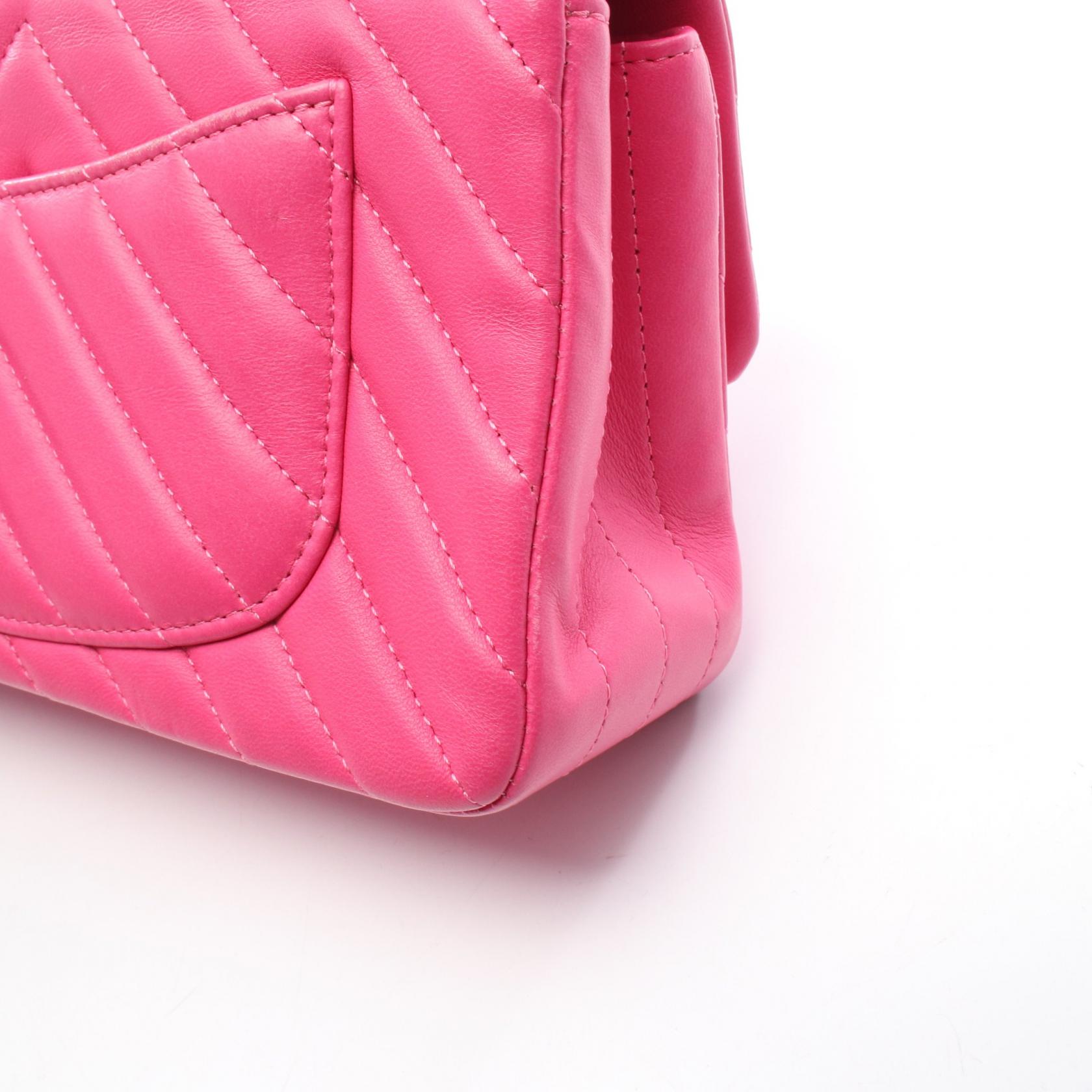 CHANEL Chevron V-stitch Mini 20 chain crossbody Shoulder Bag