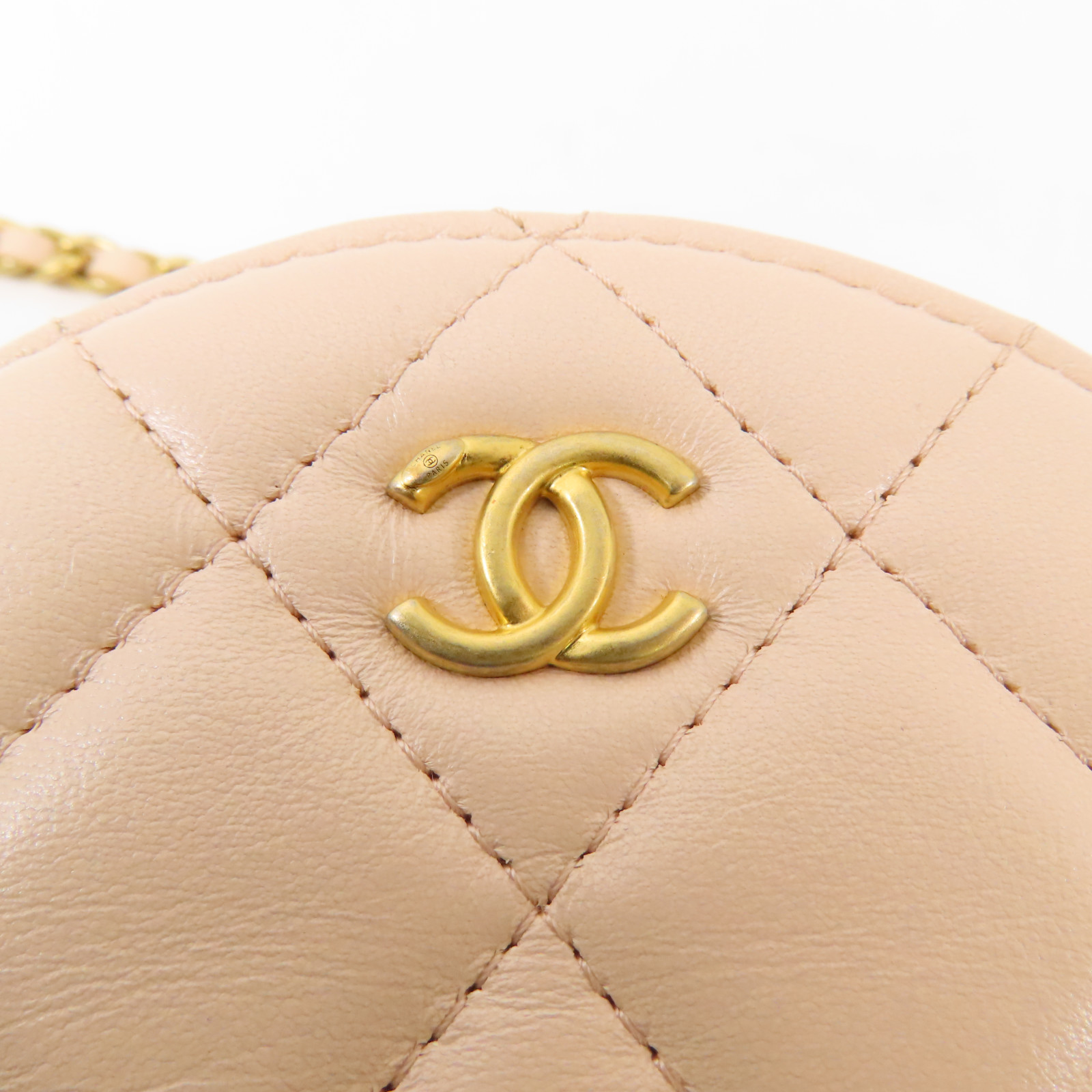 CHANEL ベージュ エナメル パーティーバッグ CHANEL 22C Beige Medium Classic Flap Iridescent Cloudy