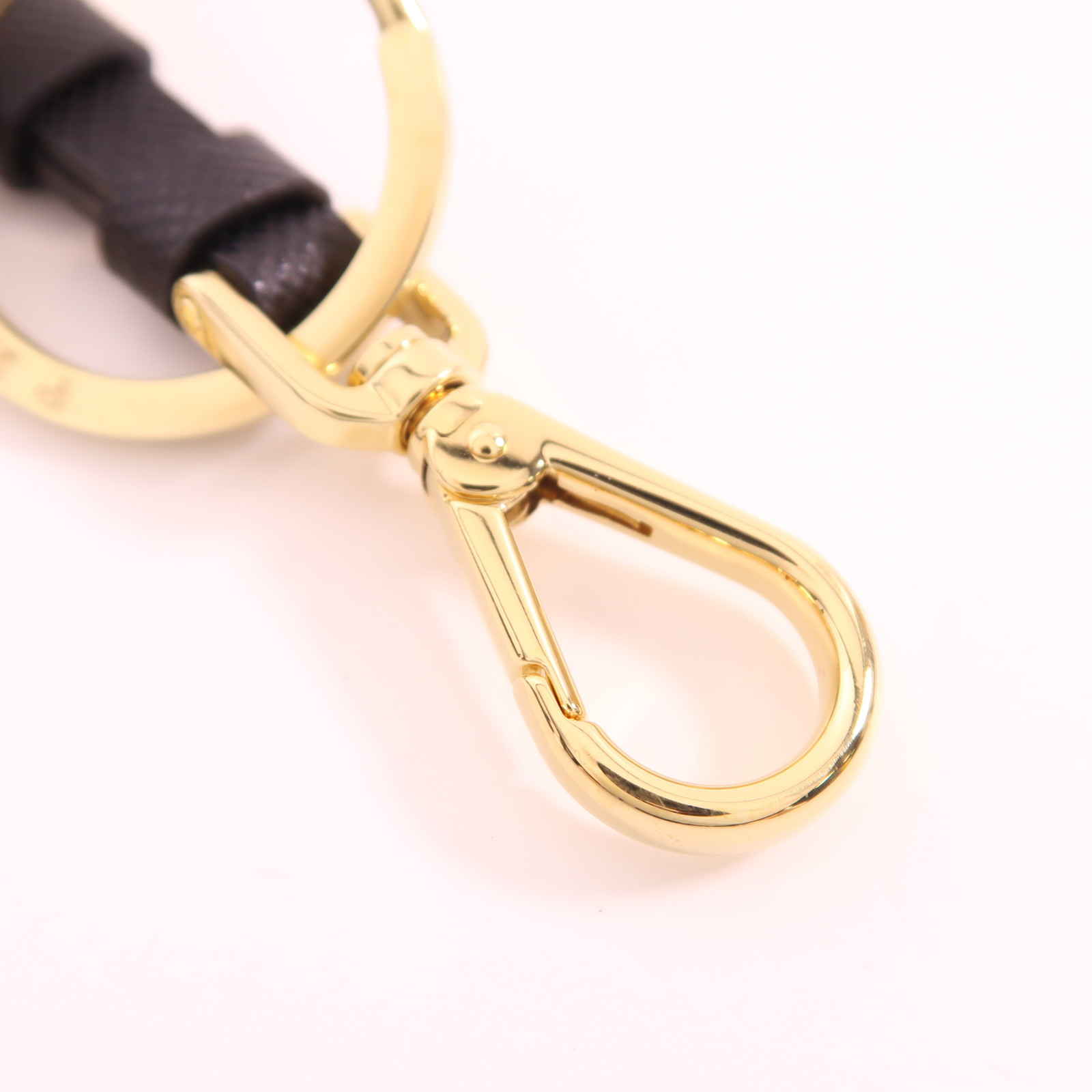 ★PRADA★ Triangle Logo Keyring Gold Black 1PS05766AF019F 1P 26203047_56016987_600.jpg