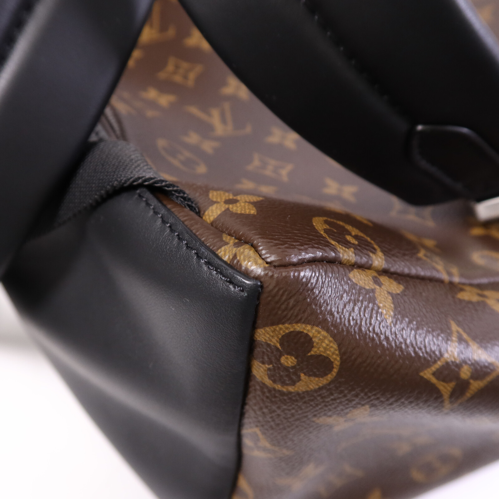 LOUIS VUITTON LV SHW Discovery Backpack PM M46684 Monogram