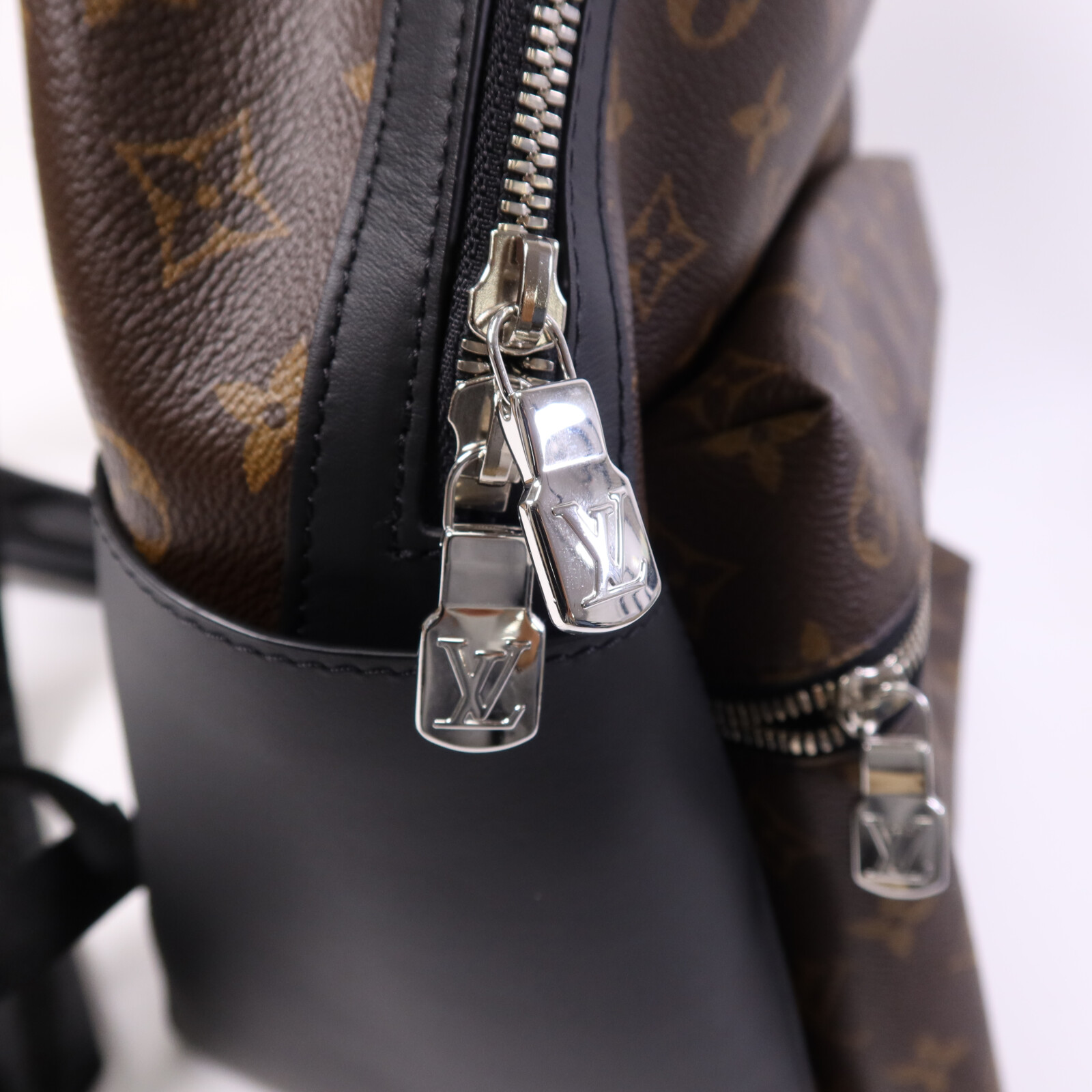 LOUIS VUITTON LV SHW Discovery Backpack PM M46684 Monogram