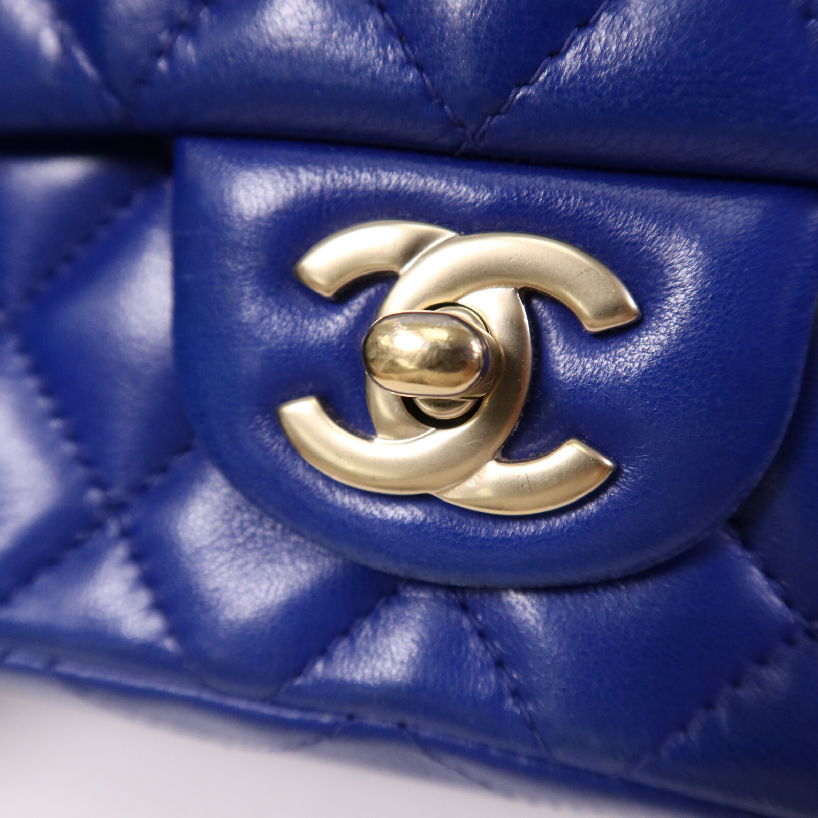 CHANEL CCロゴ バングル ブルー CHANEL CC GHW Mini Classic 20 Chain Shoulder Bag Lambskin Leather