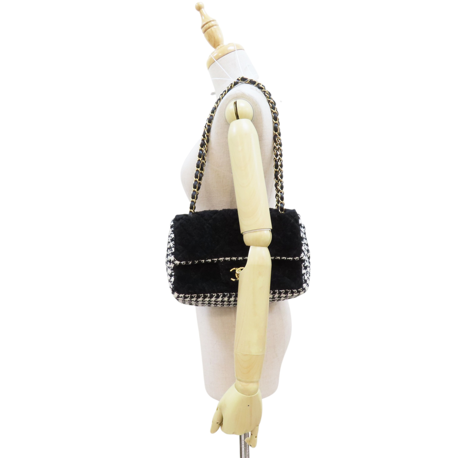 CHANEL Matelasse Chain Shoulder Bag Fuzzy Black | eBay CHANEL Matelasse Chain Shoulder Bag Fuzzy Black | eBay