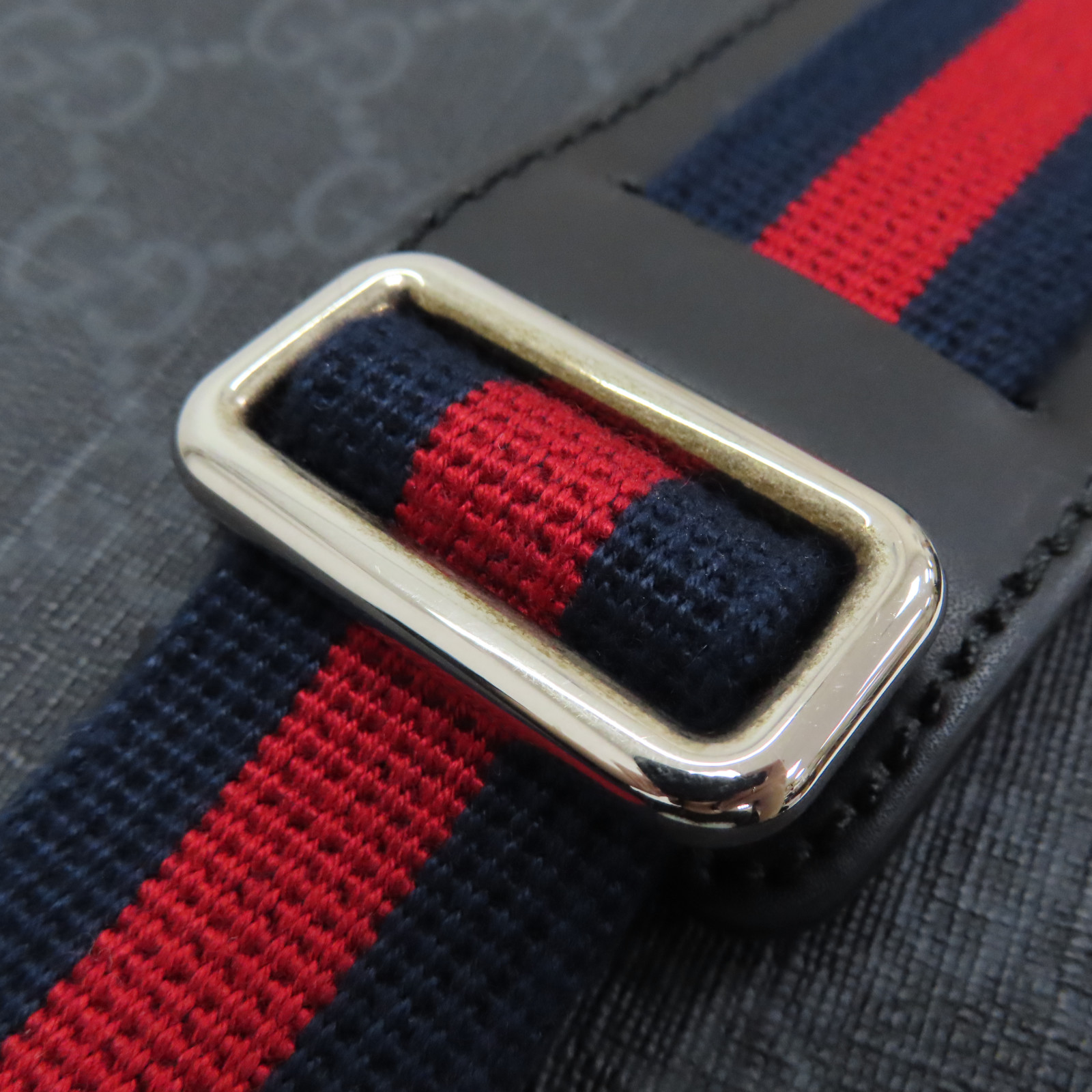 ✨美品✨GUCCI ブラックレザー メッセンジャーバッグ 超新作】 メッセンジャーバッグブラック ミディアム ジャンボGG