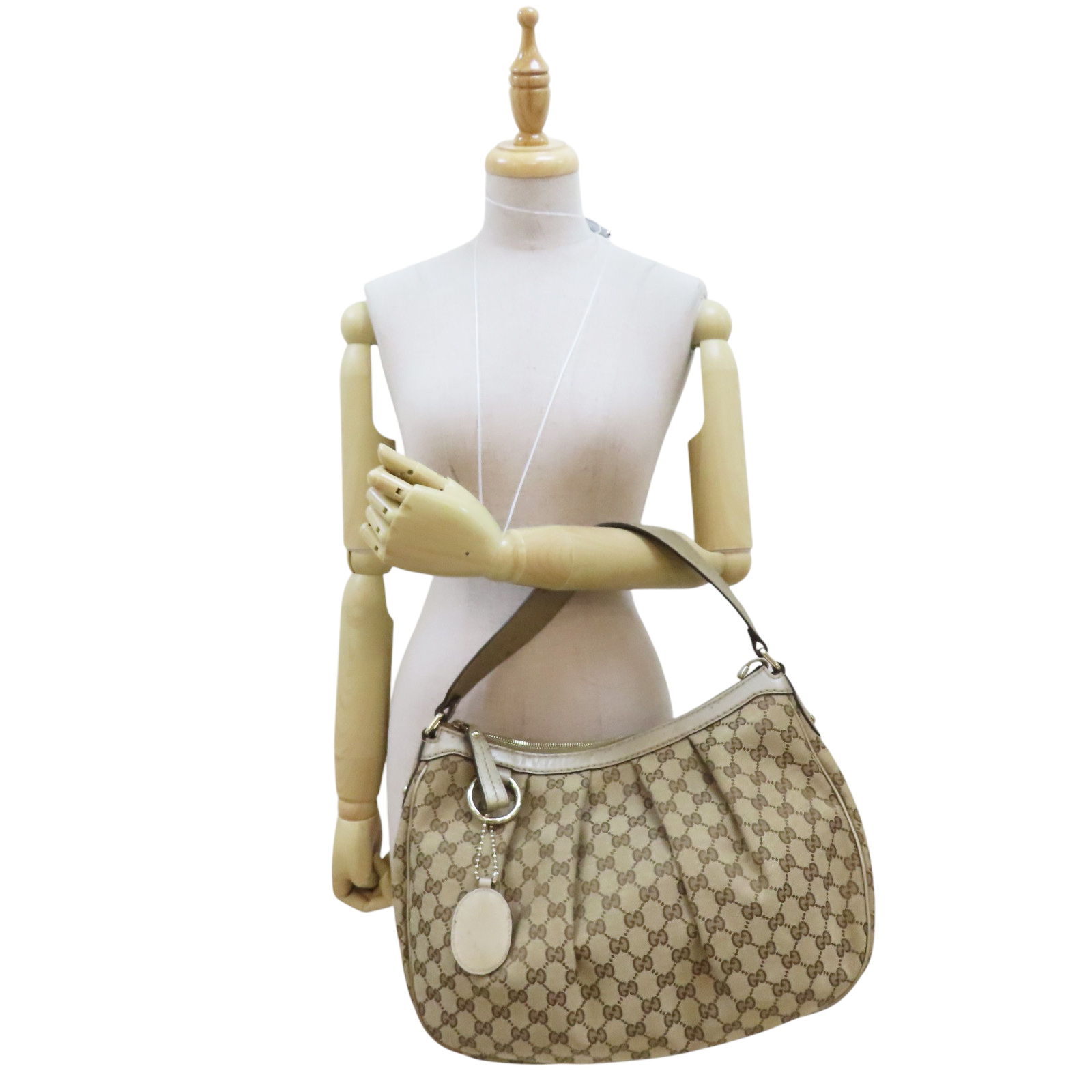 GUCCI GG Canvas Sukey Hobo Shoulder Handbag Beige White