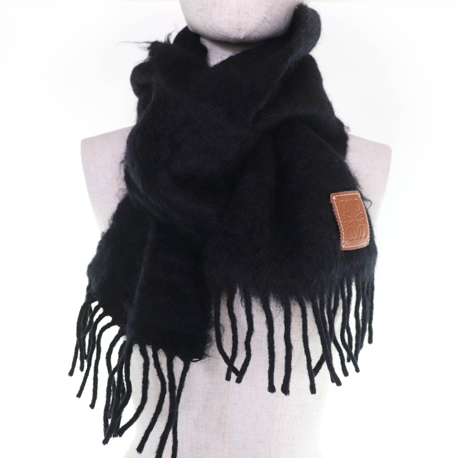 Great LOEWE Scarf Anagram leather patch with fringe black mohair
