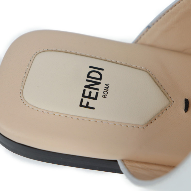 FENDI サンダル 35 FENDI thong sandals #35 leather white multicolor flat studs