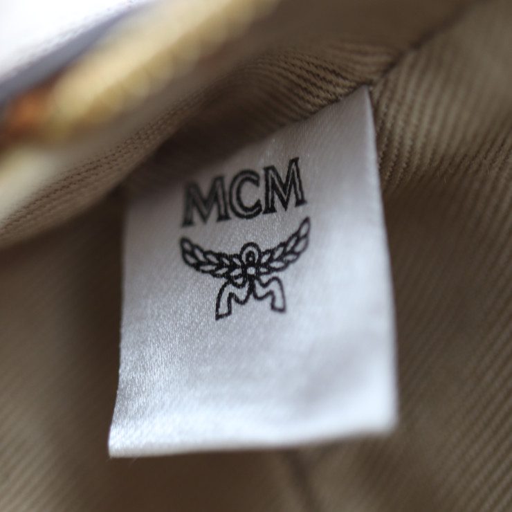 iPhoneアクセサリー MCM iPhone15ProMax Case+AirPodsPro Charm One Size AirPods Pro ケース - ヴィセトス ブラック | MCM ®JP