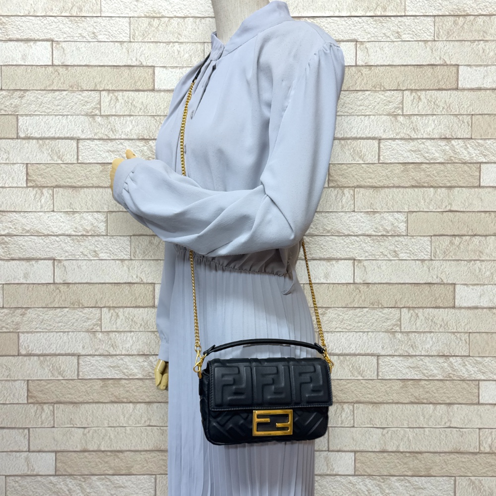 FENDI ショルダーバッグ BAGUETTE MINI 8BS017 A72V FENDI ショルダーバッグ BAGUETTE MINI 8BS017 A72V (FENDI
