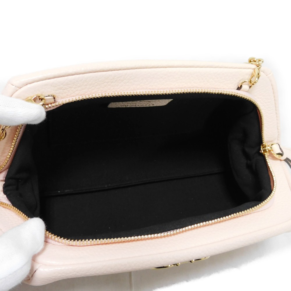 ショルダーバッグ・ポシェット Ferragamo Mini Bag With Gold-Tone Clasp And Chain Strap Ferragamo Mini Bag With Gold-tone Clasp And Chain Strap In