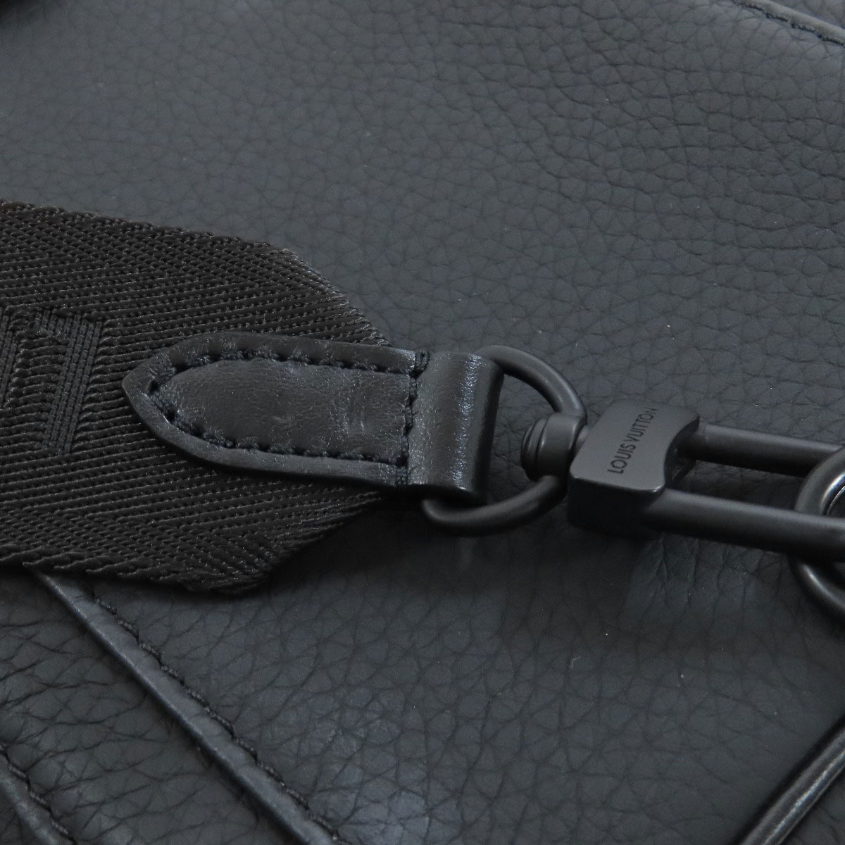 LOUIS VUITTON M58495 body bag Christopher XS Taurillon