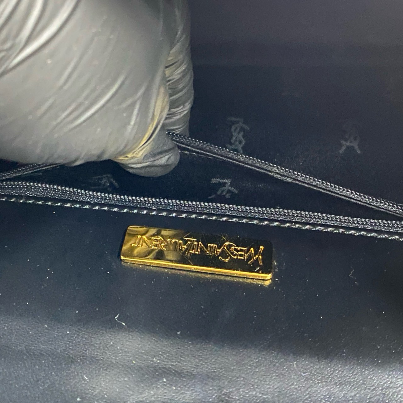 YVES SAINT LAURENT YSL Logo Metal Handbag leather black 460-5