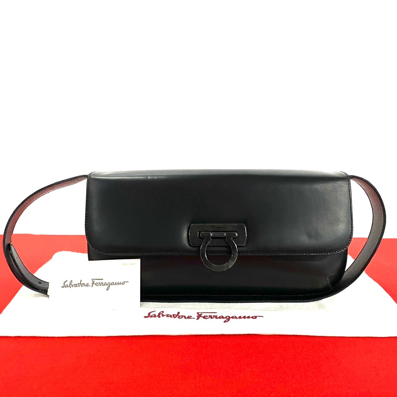 ショルダーバッグ・ポシェット Salvatore Ferragamo Black Leather Shoulder Bag FERRAGAMO - Leather shoulder bag black - The Corner