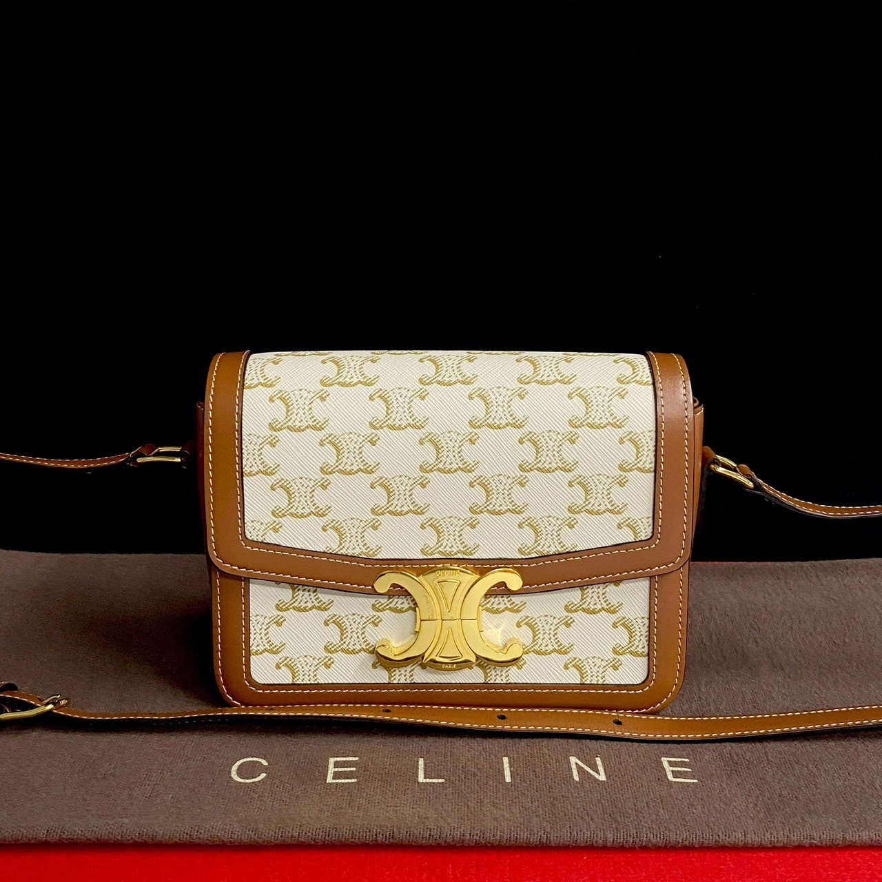 VIP【関税送料無料】希少 Celine Teen Triomphe Shoulder Bag Céline - Teen Triomphe Bag in Shiny Calfskin - Black Leather