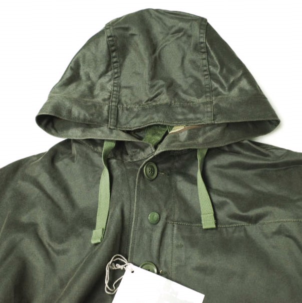 ジャケット・アウター Engineered Garments Madison Parka Strap Into The Engineered Garments Waxed Madison Parka