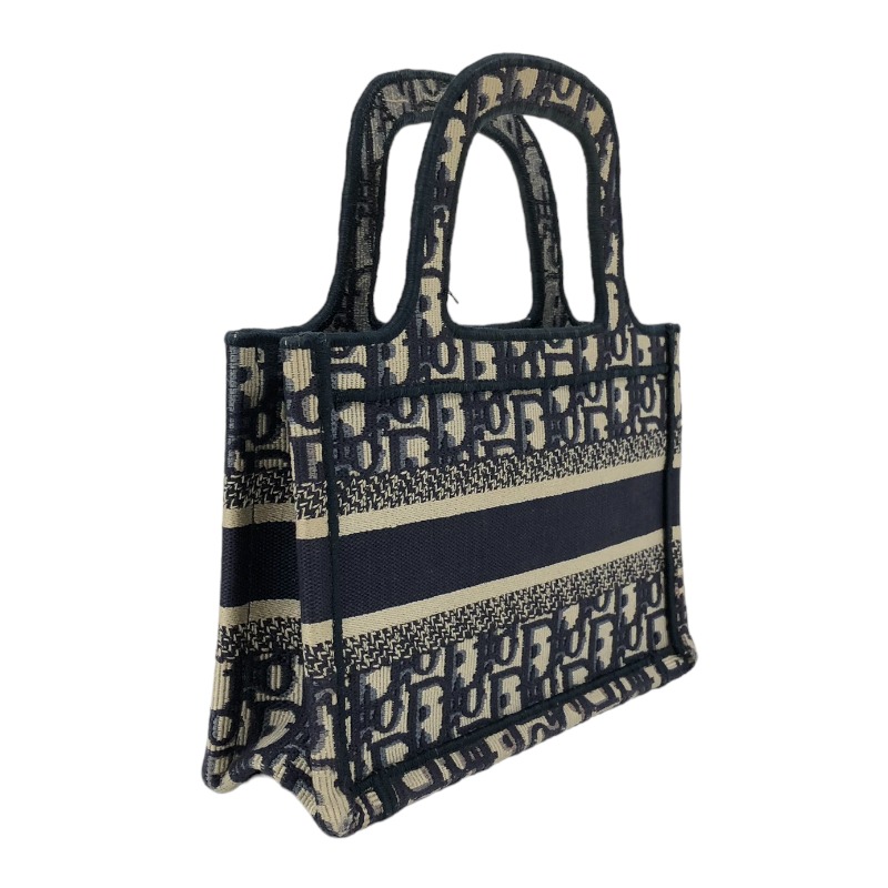 【華やかな魅力で大人可愛い♪】Dior★DIOR BOOK TOTE ミニ Mini Dior Book Tote White and Gold-Tone Dior Oblique