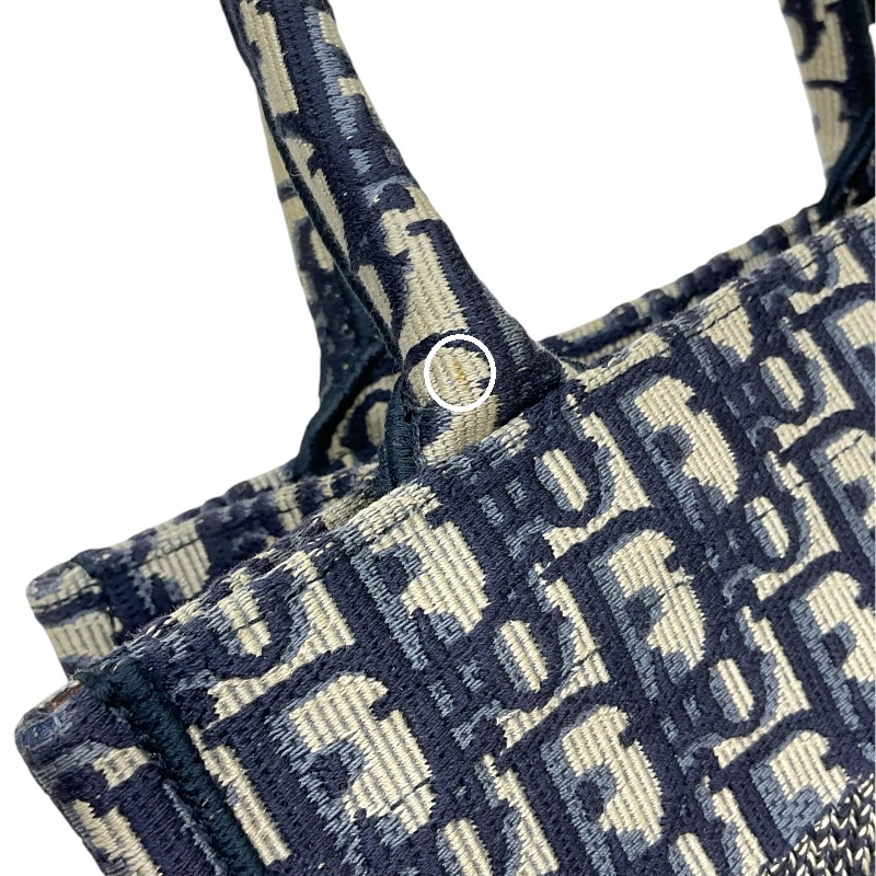 CHRISTIANDIOR Dior Book Tote バッグ CHRISTIAN DIOR BOOK TOTE LIMITED EDITION, EMBROIDERED CANVAS