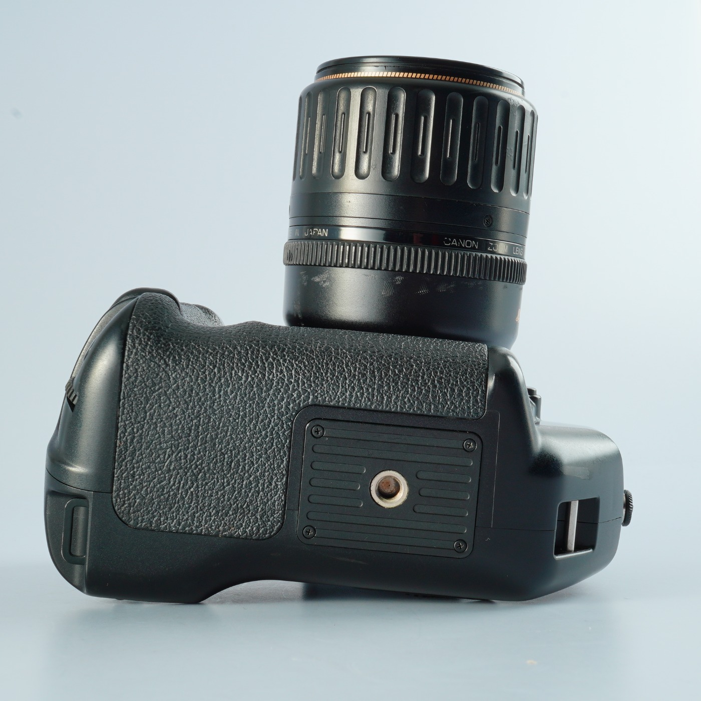 VERY GOOD Canon EOS 5 QD + VG-10 + EF 35-135mm F/4-5.6 USM