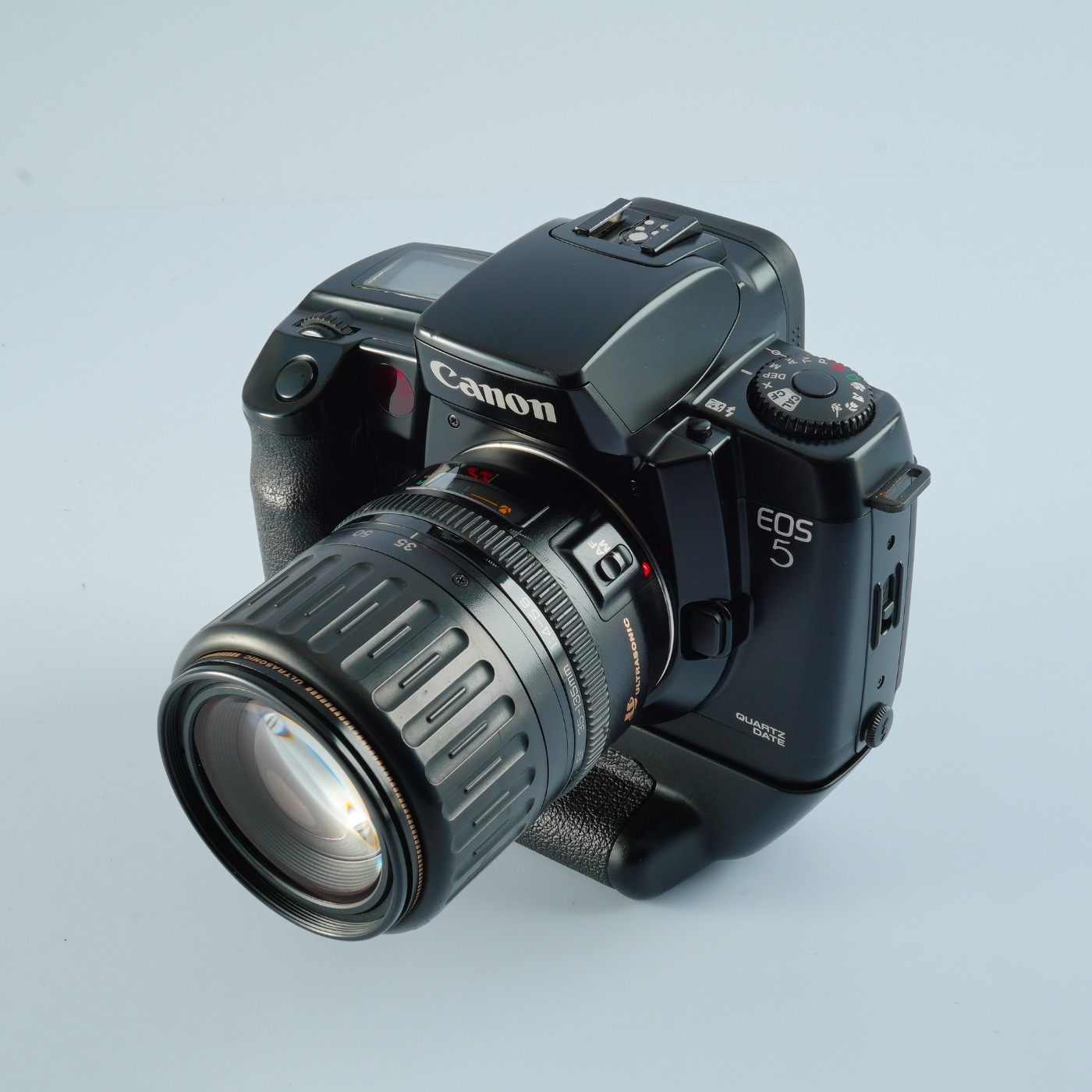 VERY GOOD Canon EOS 5 QD + VG-10 + EF 35-135mm F/4-5.6 USM