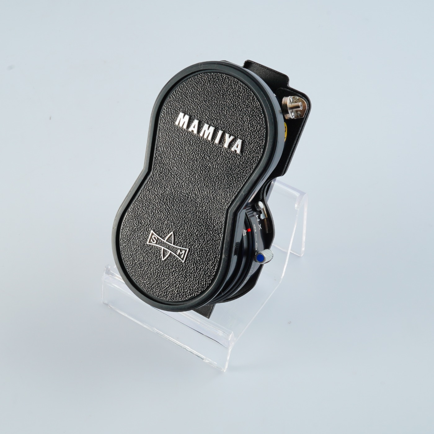 フィルムカメラ MAMIYA C220 PROFESSIONAL + SEKOR 80mm MAMIYA C220 Professional + Mamiya Sekor 80mm F2.8 Blue dot