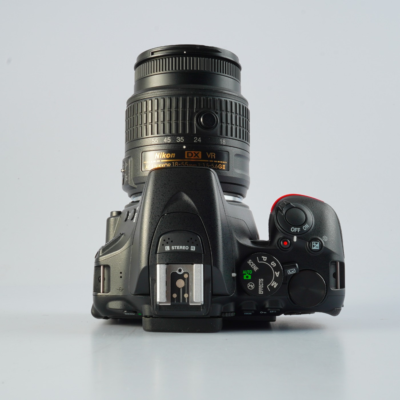NEAR MINT Nikon D5600 + AF-S DX NIKKOR 18-55mm F/3.5-5.6 GⅡ VR +
